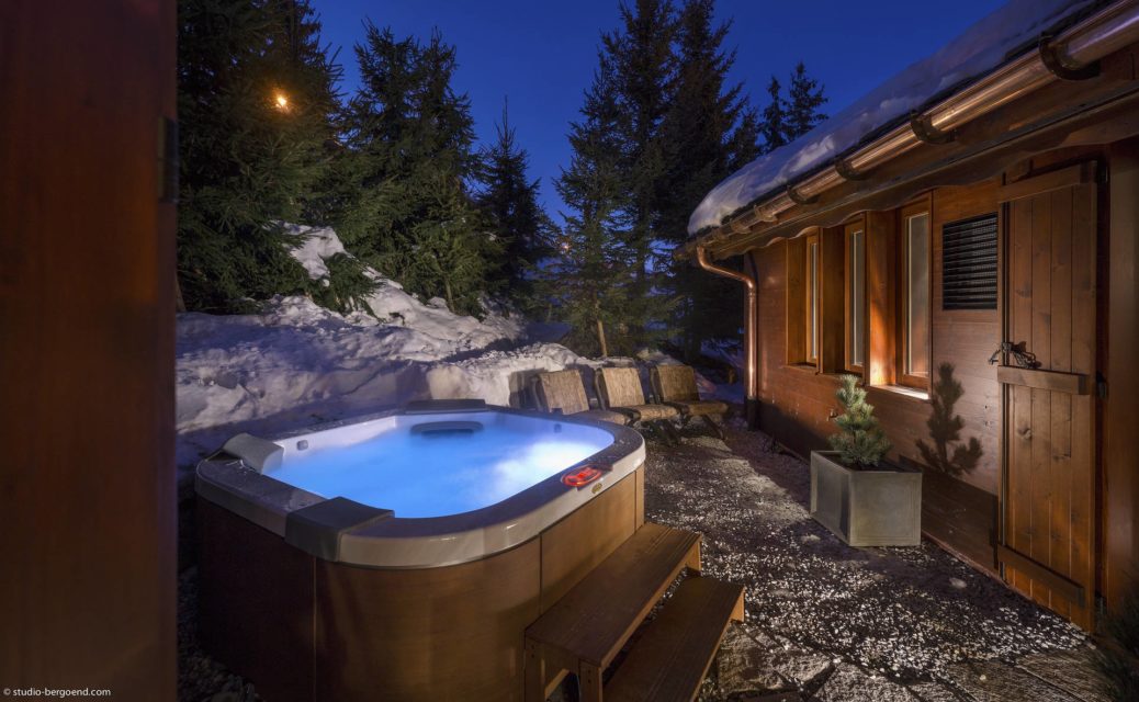 Magnificent 3 story chalet with outdoor jacuzzi - Courchevel