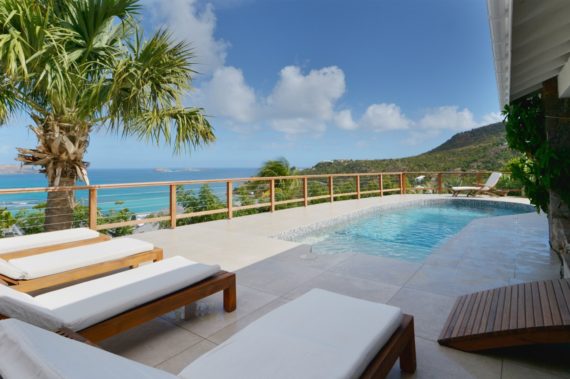 Vast regal villa right next to the beach - St-Barts