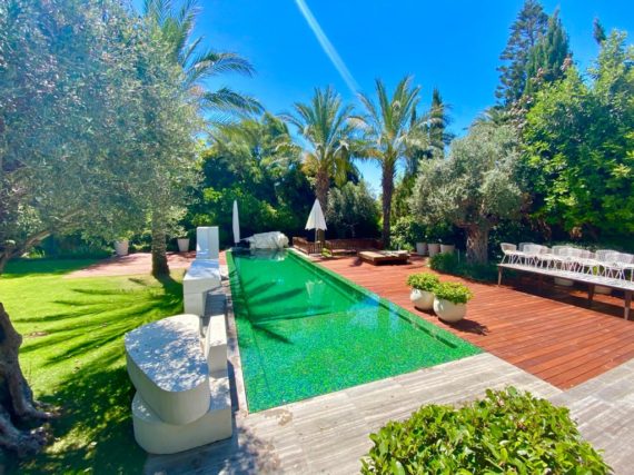 Villa with Beautiful Outdoor Sace