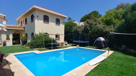 Villa with Outdoor Swimming Pool