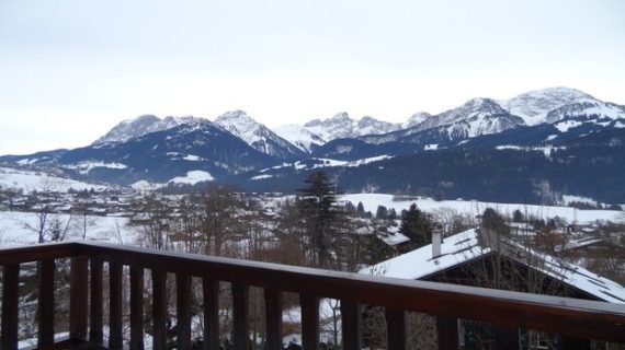 LOVELY FLAT WITH OUTSTANDING PANORAMIC VIEWS - GSTAAD