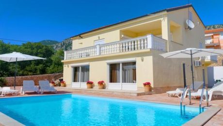 Villa with Swimmig Pool
