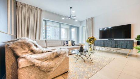 Luxurious and Chic Apartment with Burj Khalifa Views