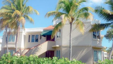 SERENE TROPICAL VILLA AT LAKESIDE VILLAS
