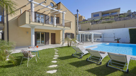 CAPTIVATING VILLA WITH PANORAMIC VIEW