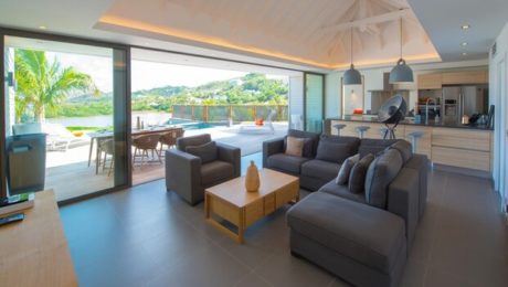 CLASSY AND SERENE VILLA WITH BEACH VIEWS