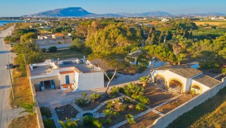 FASCINATING VILLA IN FRONT OF SICILIAN SEA