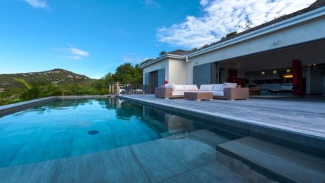 MODERNRETRO VILLA NESTLED HIGH IN LORIENT