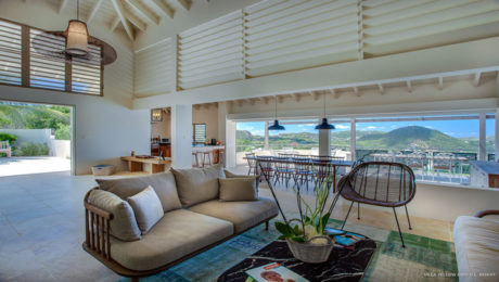 PERFECT BLEND OF MODERN AND CLASSIC STYLE VILLA ON THE HILLS