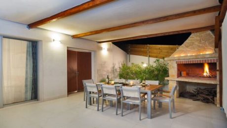 EXQUISITE MODERN VILLA IN THE QUIET BAY OF BOBOVISCA