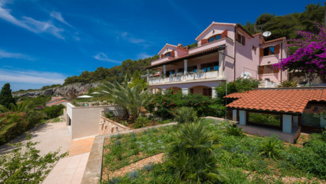 MAJESTIC TRANQUIL VILLA WITH STUNNING PANORAMIC VIEW