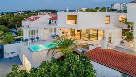 OUTSTANDING ELEGANT VILLA WITH AMAZING PANORAMIC SEA VIEWS