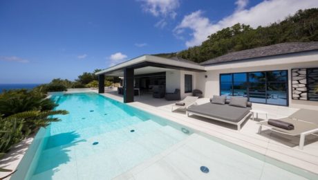 CHARMING EMPATHIC VILLA WITH INVITING INFINITY POOL