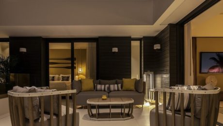 VANTAGE POINT FLAT WITH UNINTERRUPTED SEA VIEWS